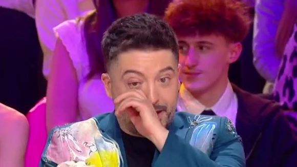 "Une poussière dans l'oeil" : Le jury de "Danse avec les stars" ému aux larmes après la prestation de Mayane, rejointe sur scène par la bande d'"Un p'tit truc en plus"