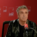 "J'espère qu'il n'a pas eu peur" : Ému, Julien Clerc évoque en direct sur France Inter, le décès brutal de son frère, le journaliste Gérard Leclerc, disparu dans un accident d'avion
